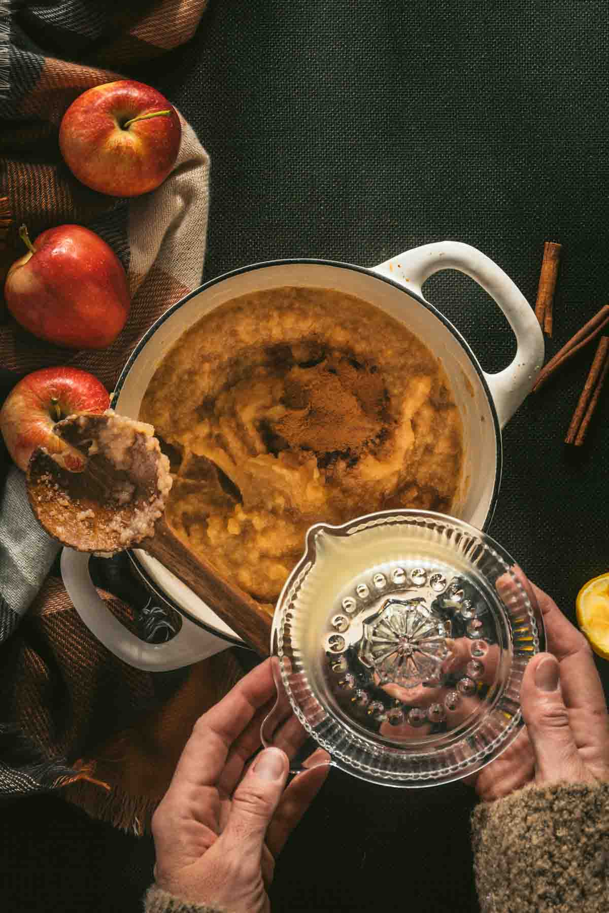 adding lemon juice to apple butter