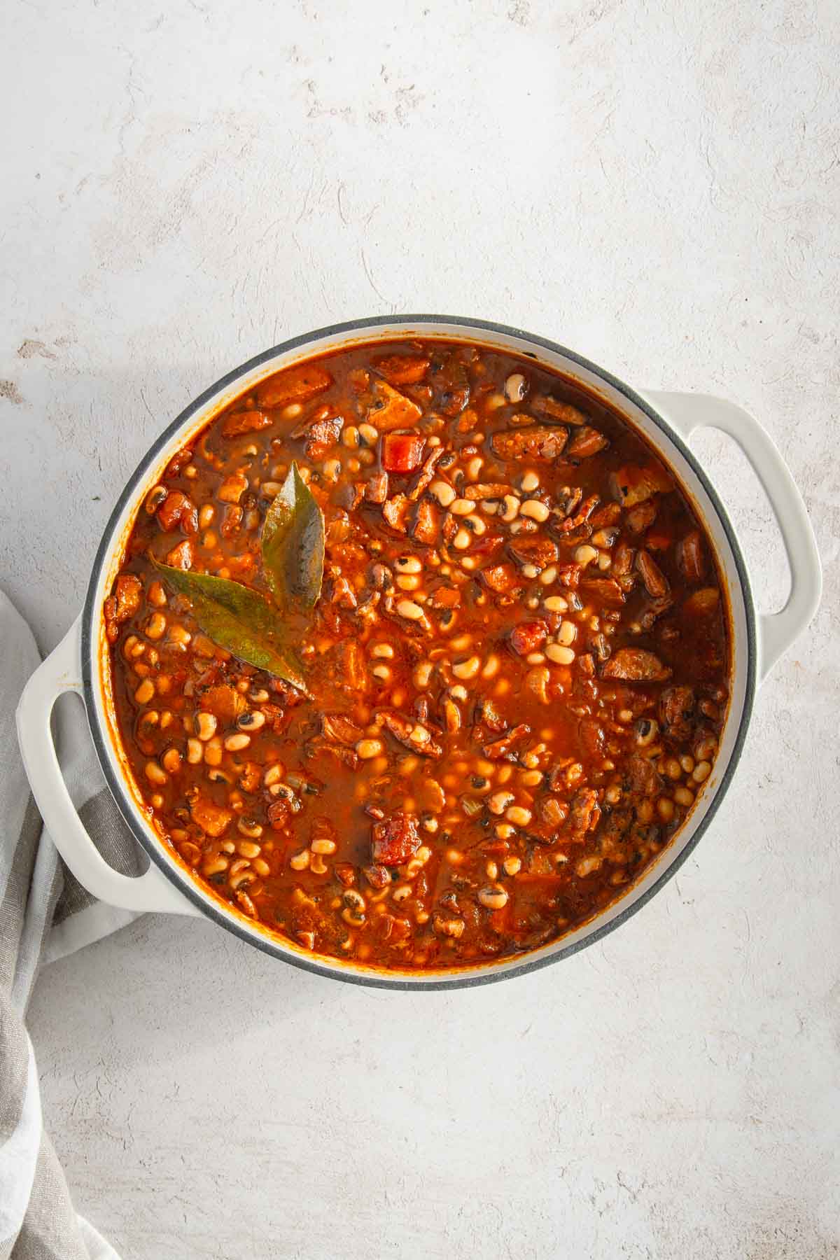 pot with cooked black-eyed pea stew