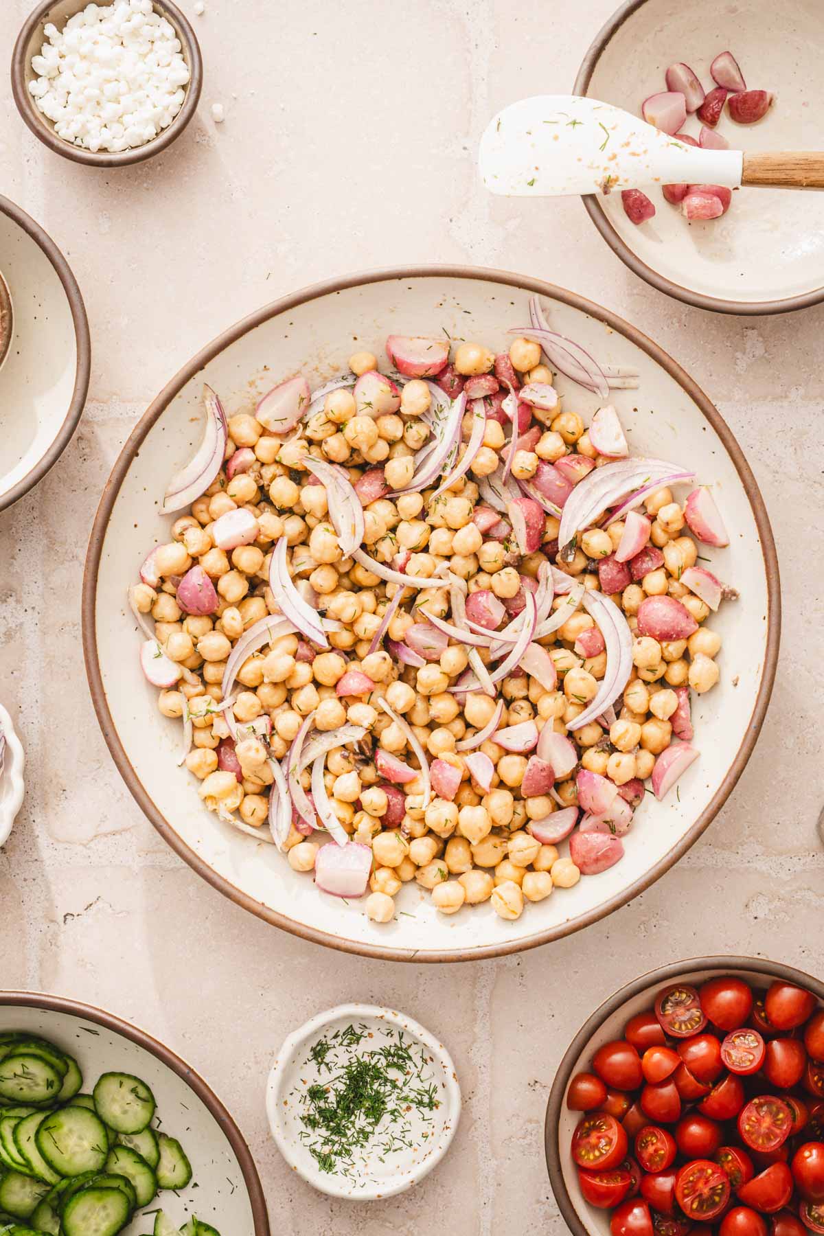 bowl with chikpeas and onions added, mixed