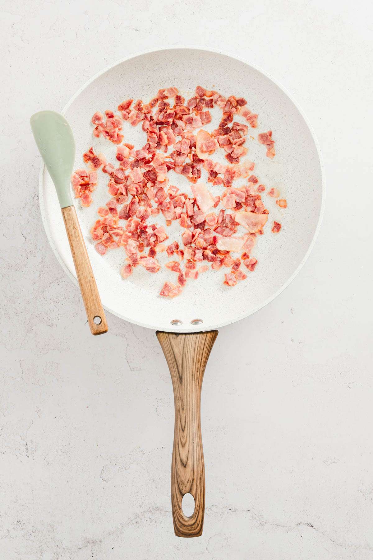 frying pan with cooked bacon