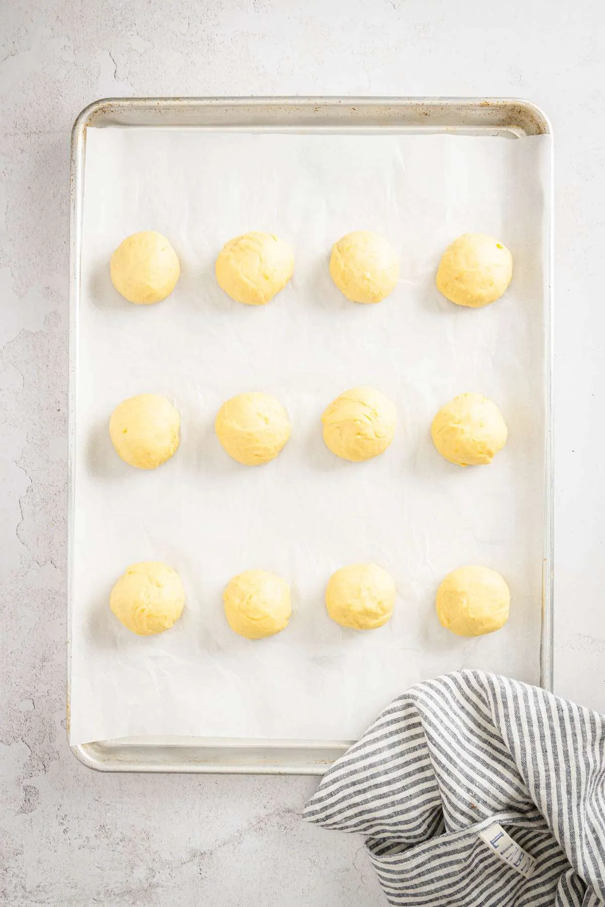 jagodzianki dough divided and shaped into balls