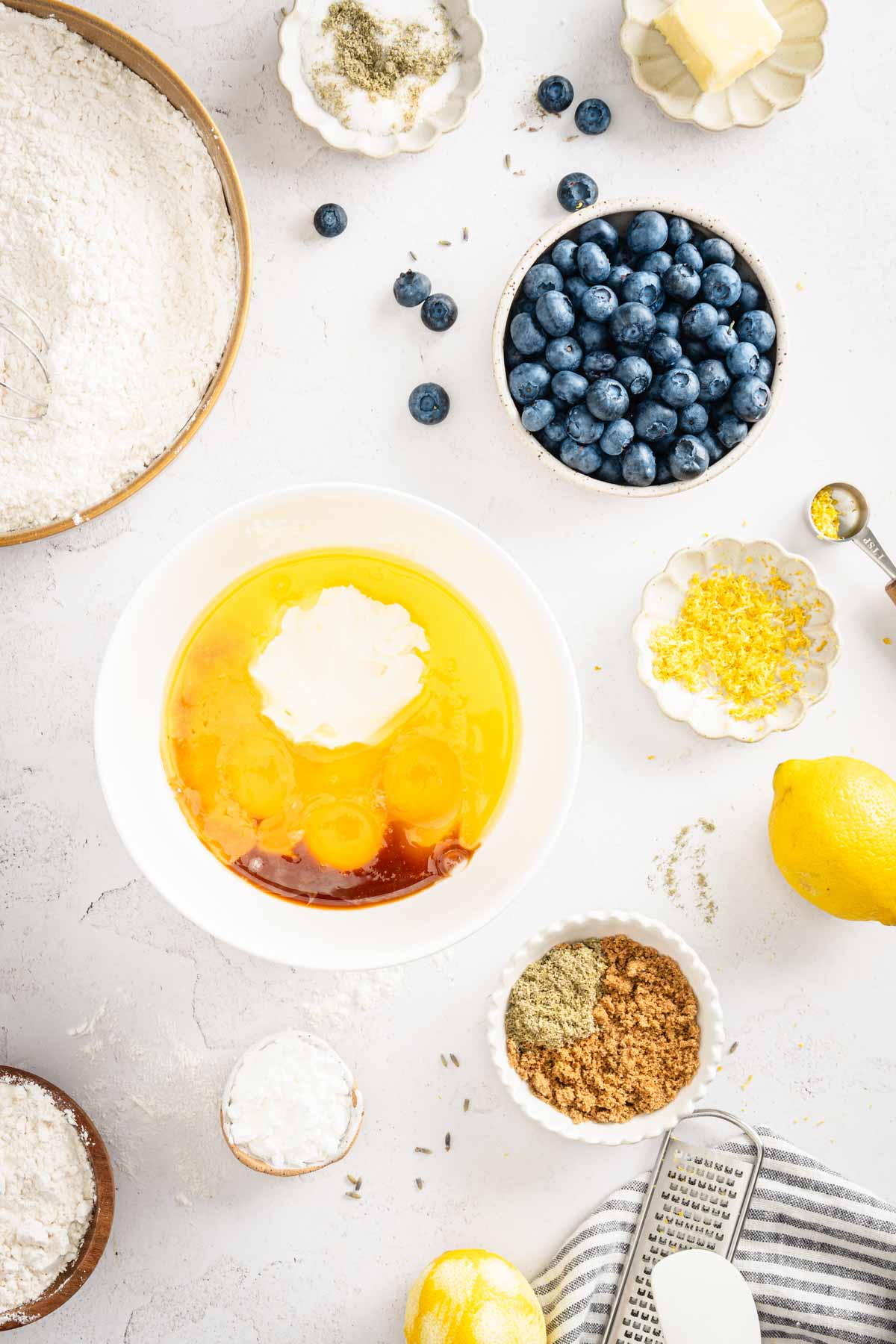 small bowl with eggs, mascarpone, vanilla and sugar added