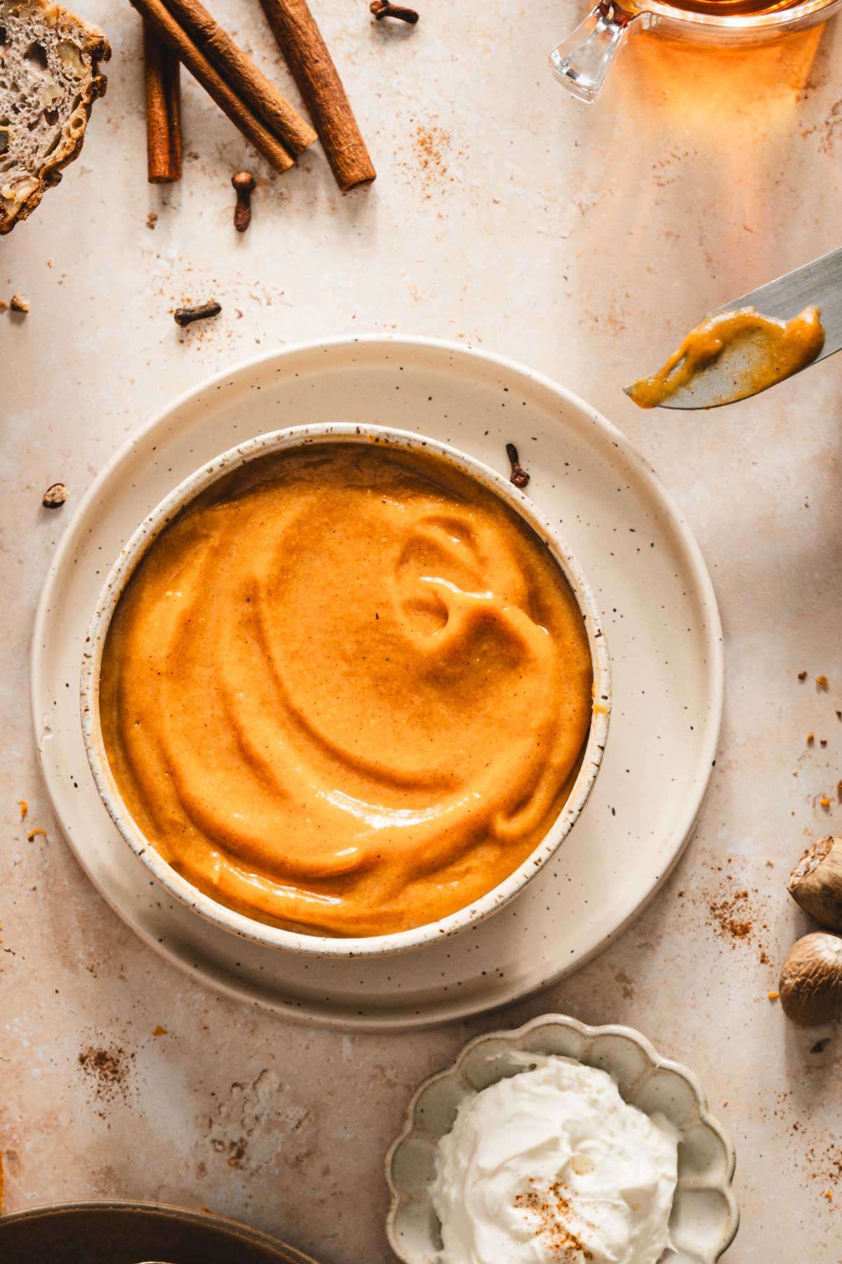 persimmon butter in a glass bowl