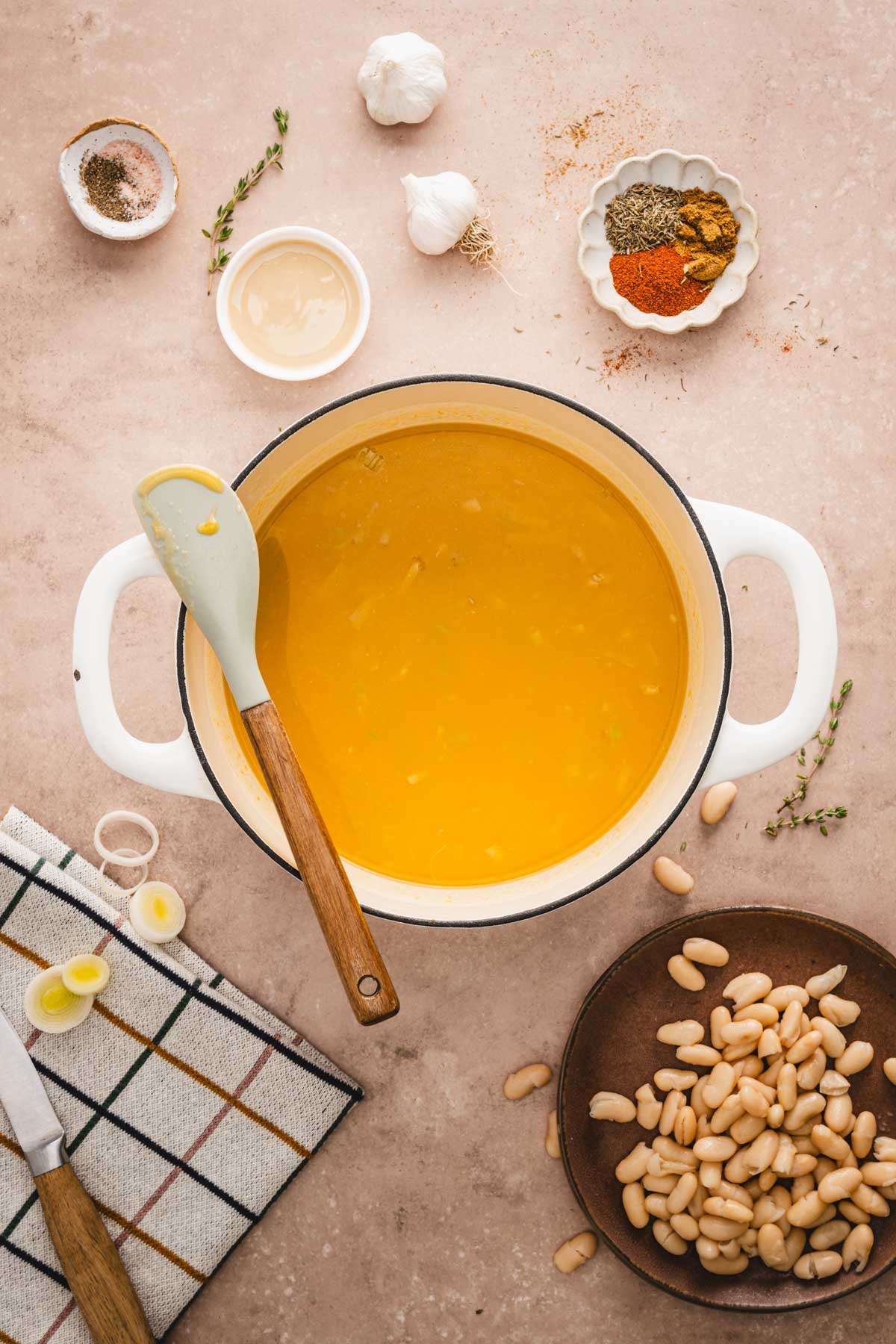 soup pan with pumpkin puree and leeks and added broth