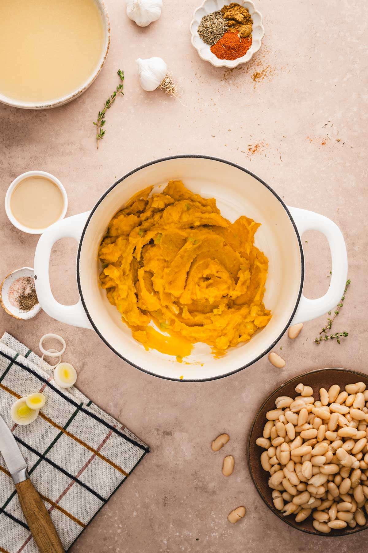 soup pan with pumpkin puree and leeks