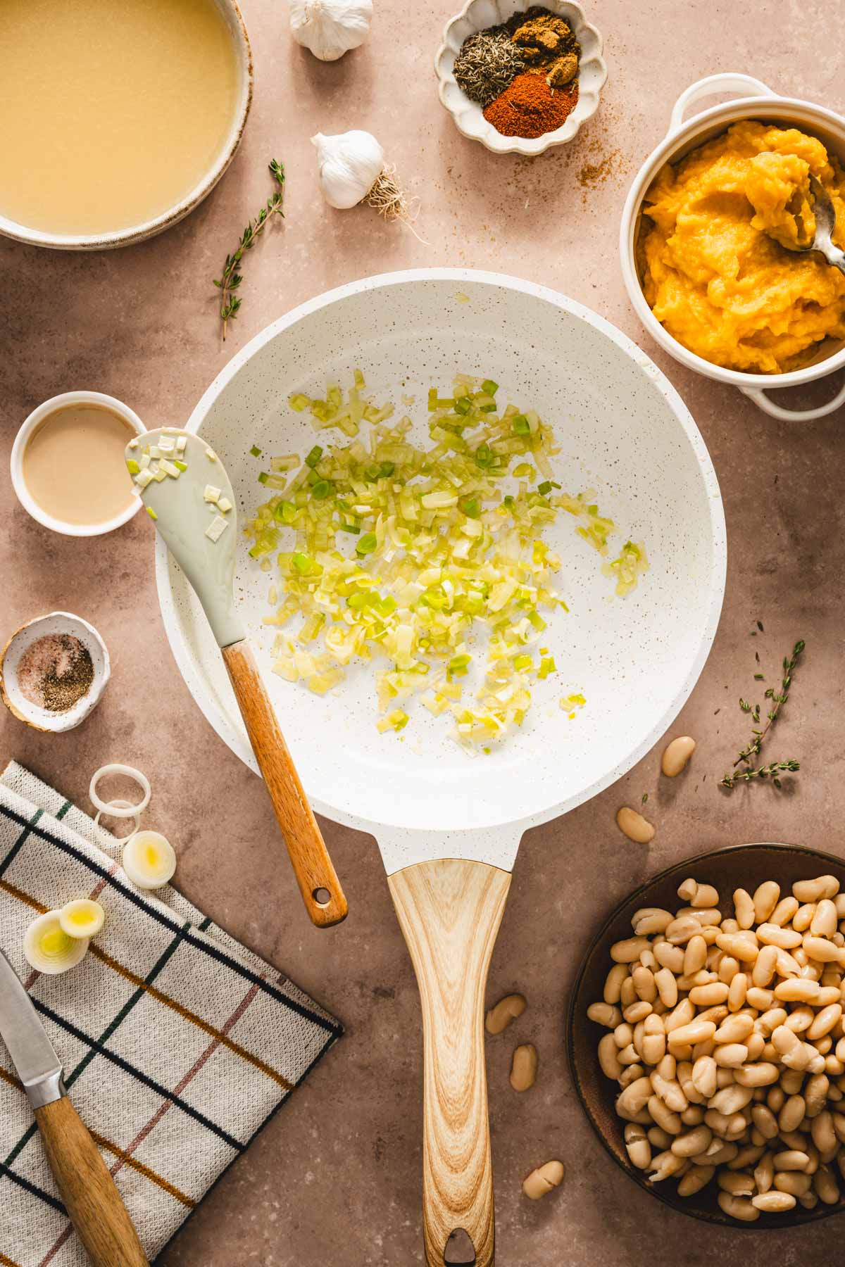 cooked leeks in the skillet, all other ingredients around