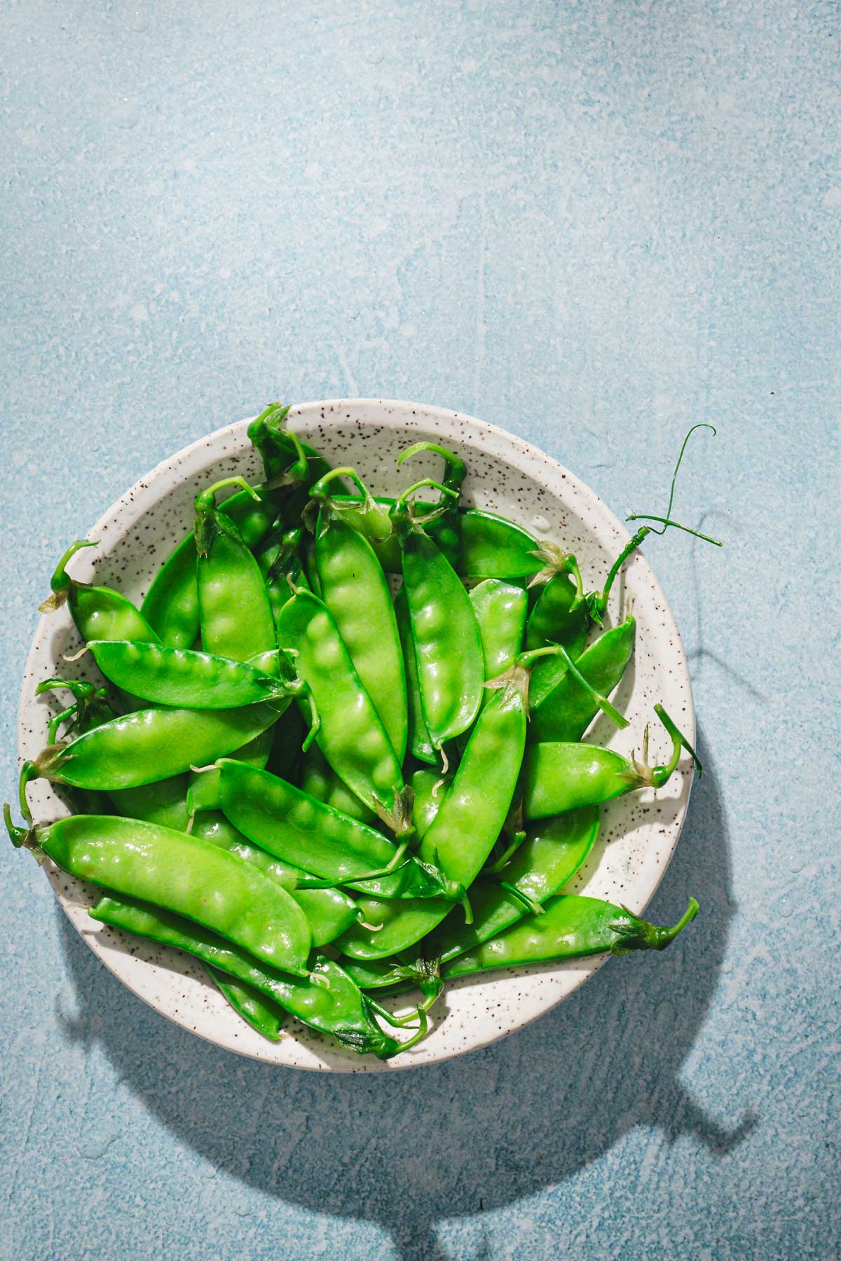 snow peas in a small bowl