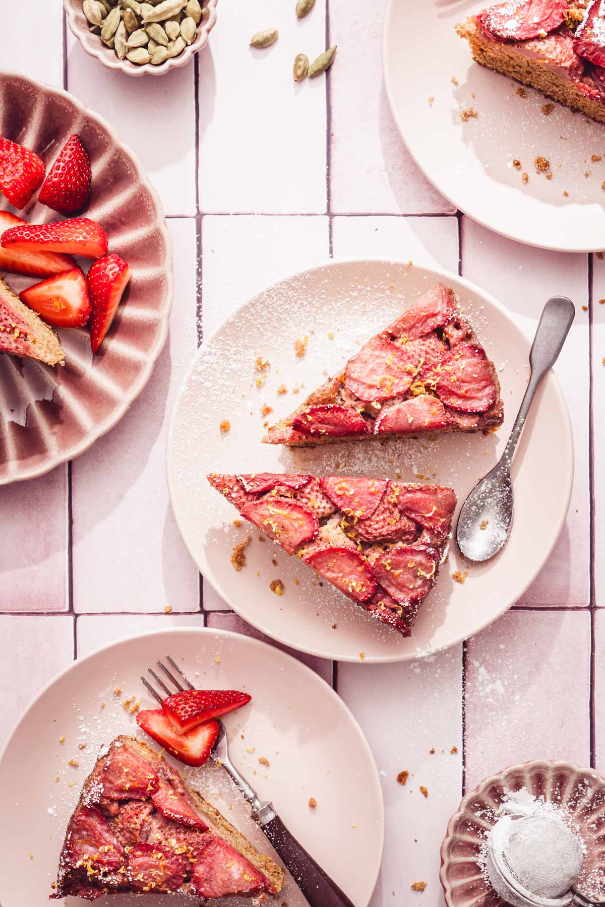 small plates with the cake