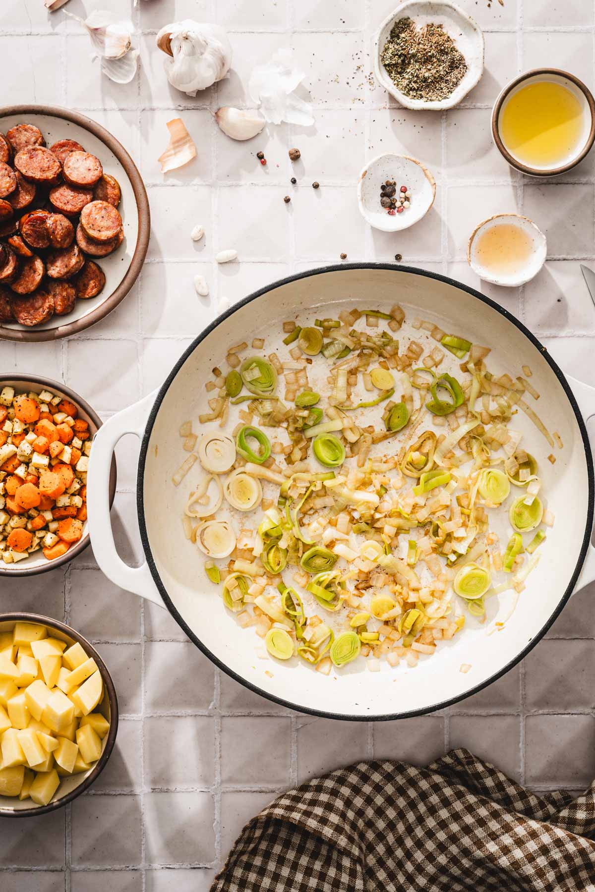 leeks and onions cooked in a large pan