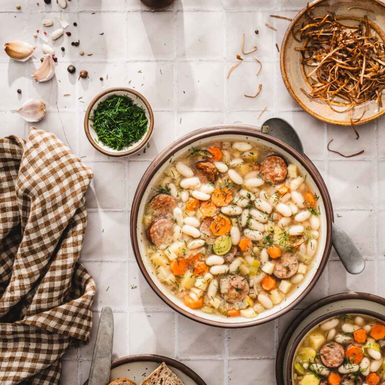 bowls with the soup, plate with fried leeks
